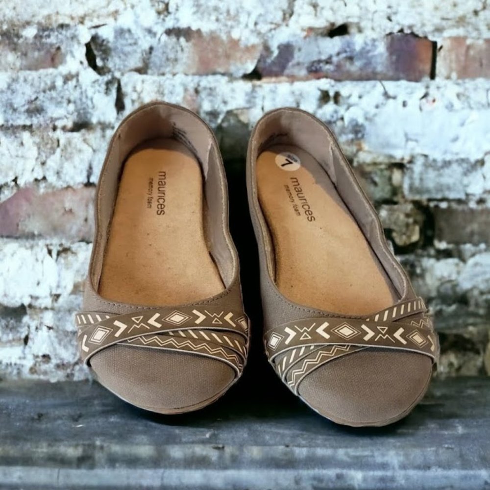 Maurices Memory Foam Womans Slip On Shoes Size 7